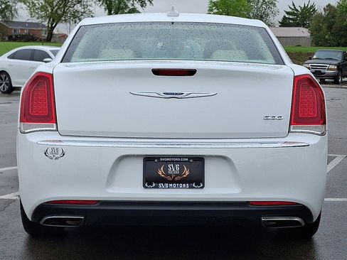 Used 2015 Chrysler 300 Limited RWD image 22