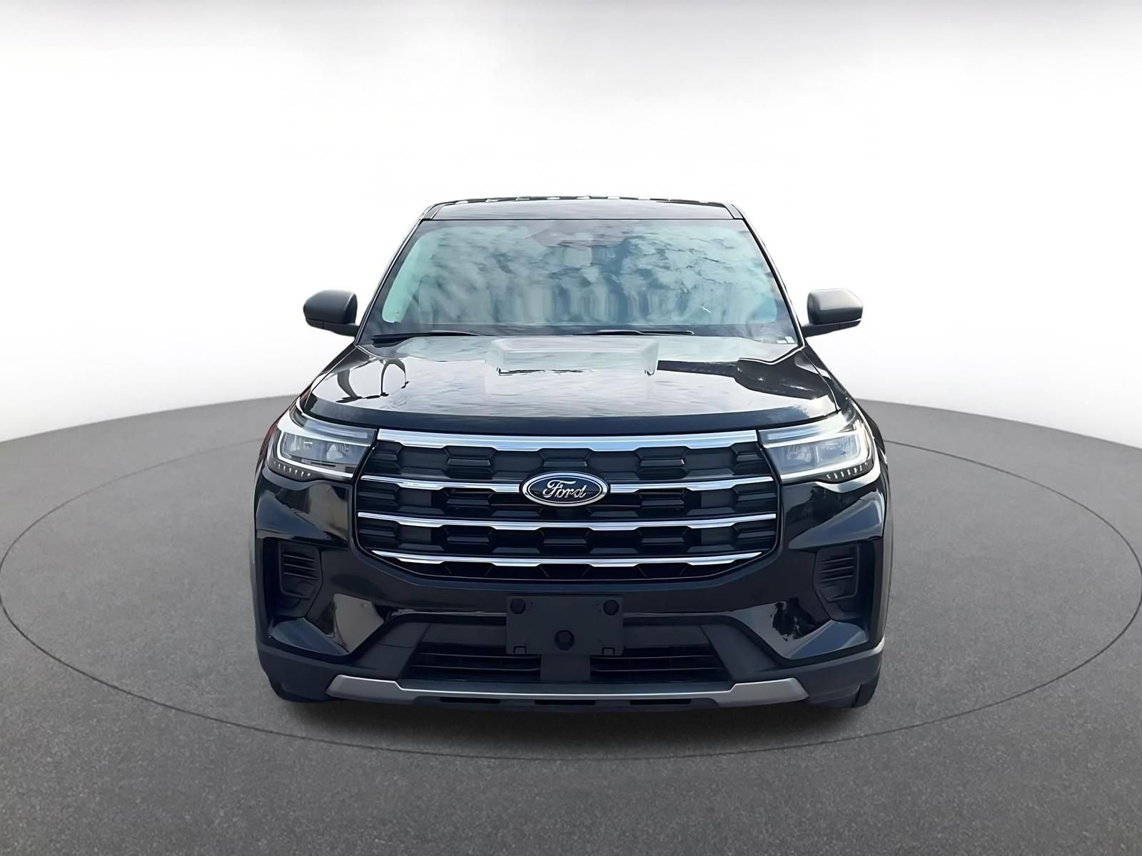 Used 2026 Ford Explorer Active RWD image 3