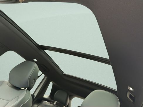 New 2026 Volkswagen Tiguan SE R-Line FWD image 15