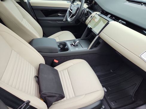 Used 2025 Land Rover Discovery Sport S image 3
