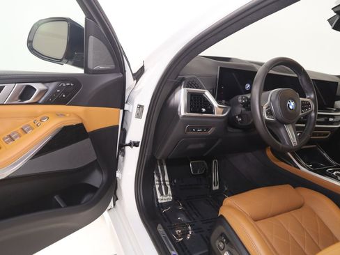 Used 2024 BMW X7 xDrive40i w/ M Sport Package AWD/4WD image 58