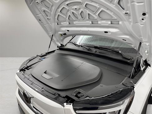 New 2024 Volvo XC40 Recharge Core w/ Protection Package Premier image 19