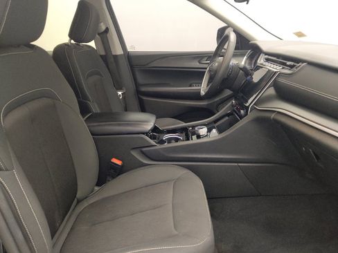 Used 2023 Jeep Grand Cherokee L Laredo RWD image 21