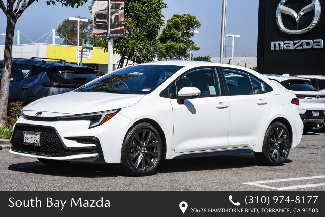 Used 2024 Toyota Corolla SE FWD image 3