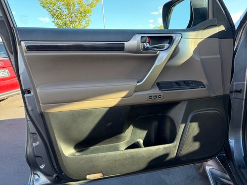 Used 2020 Lexus GX 460 Luxury w/ Accessory Package AWD/4WD image 19