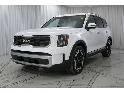 Used 2024 Kia Telluride S image 4