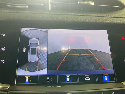 Used 2023 Cadillac XT6 Premium Luxury w/ Technology Package AWD/4WD image 4