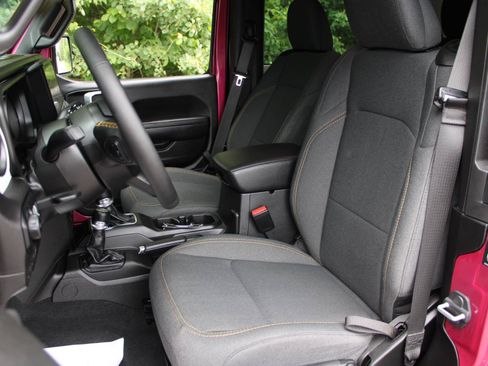 Used 2024 Jeep Wrangler Sport AWD/4WD image 16