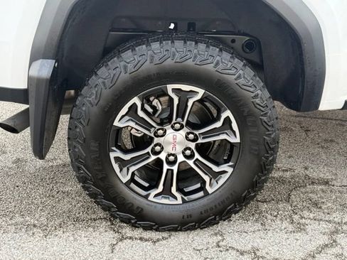 Certified 2024 GMC Canyon AT4 w/ AT4 Premium Package AWD/4WD image 16