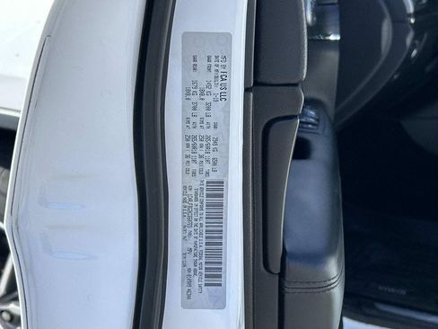 Used 2019 Jeep Grand Cherokee Limited AWD/4WD image 10