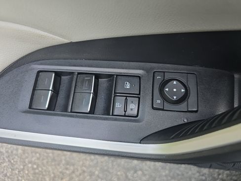 Used 2022 Toyota RAV4 XLE w/ Convenience Package FWD image 27