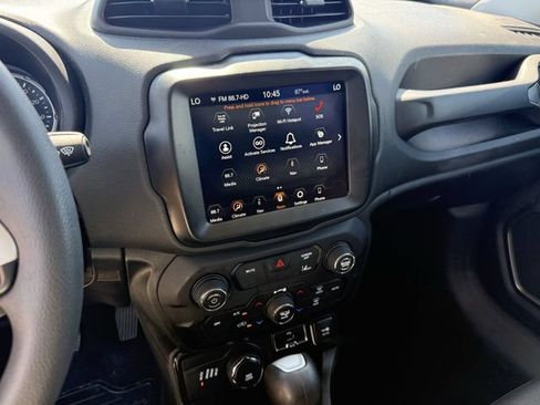 Used 2023 Jeep Renegade Latitude AWD/4WD image 18