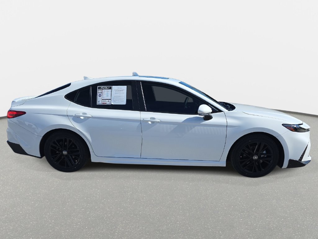Used 2025 Toyota Camry SE w/ Convenience Package FWD image 4