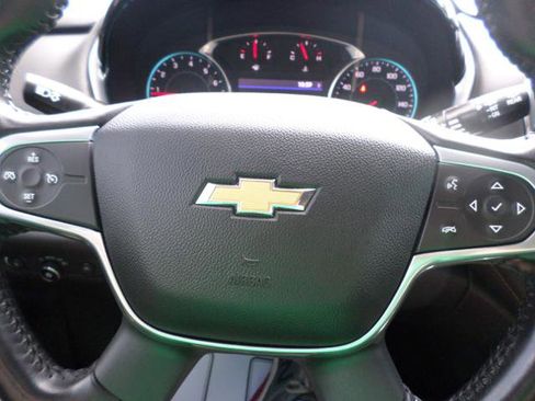 Used 2021 Chevrolet Traverse LT image 16