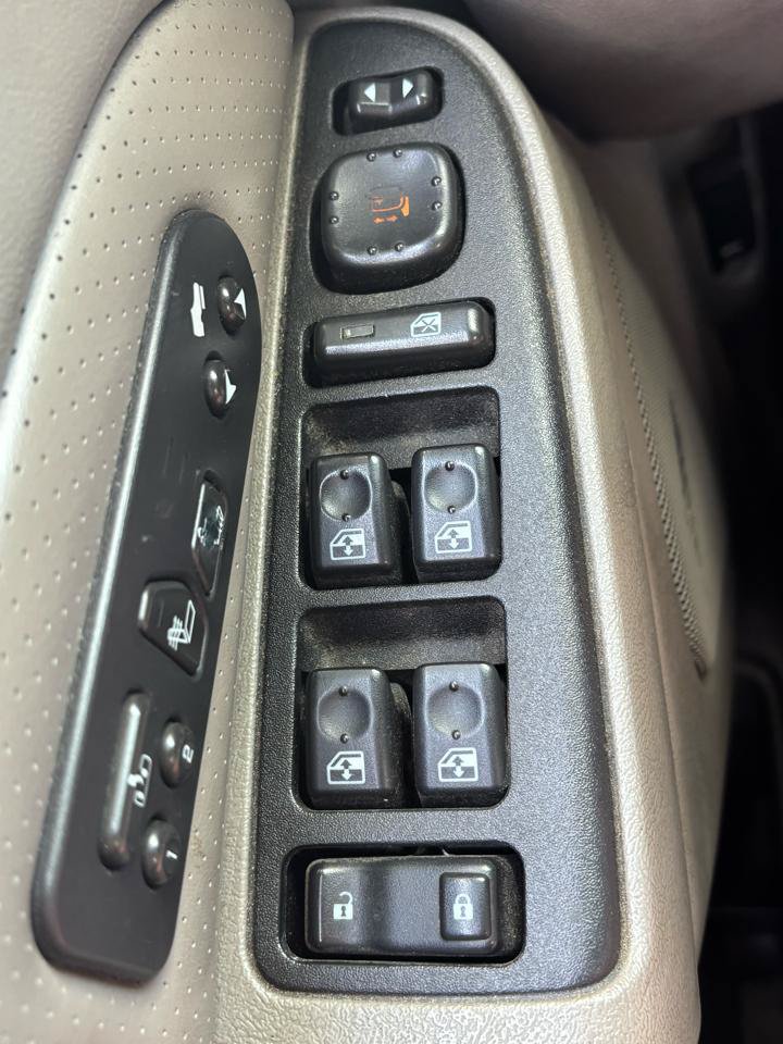 Used 2004 Cadillac Escalade ESV AWD image 16