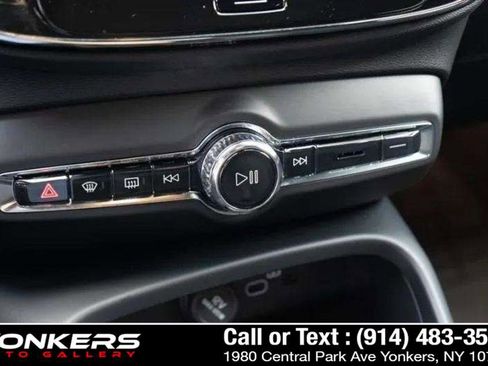 Used 2023 Volvo XC40 B5 Ultimate w/ Protection Package Premier image 42