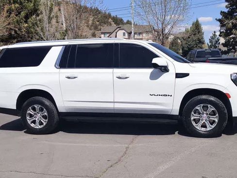 Used 2023 GMC Yukon XL SLE w/ Max Trailering Package AWD/4WD image 2