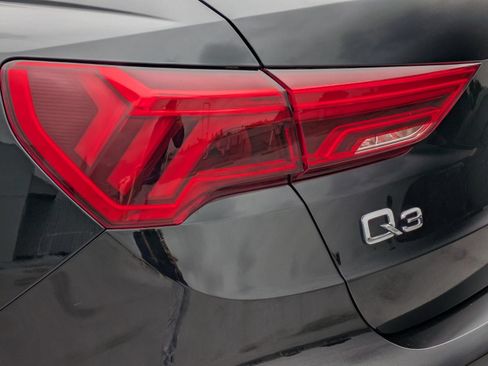 Used 2023 Audi Q3 2.0T Premium w/ Convenience Package AWD/4WD image 18