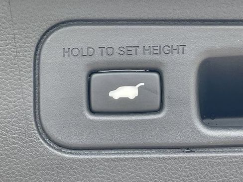 Used 2025 Honda Pilot Touring image 32