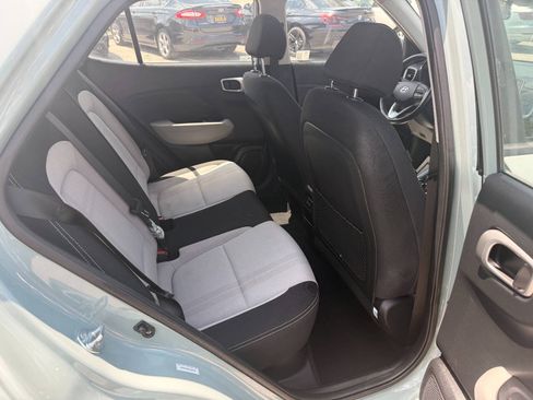 Used 2025 Hyundai Venue SEL FWD image 35