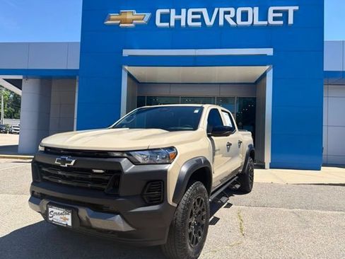 Certified 2023 Chevrolet Colorado Trail Boss w/ Technology Package AWD/4WD image 2