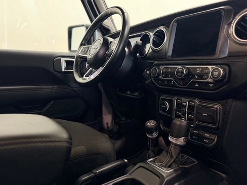 Used 2023 Jeep Wrangler Unlimited Sahara AWD/4WD image 17