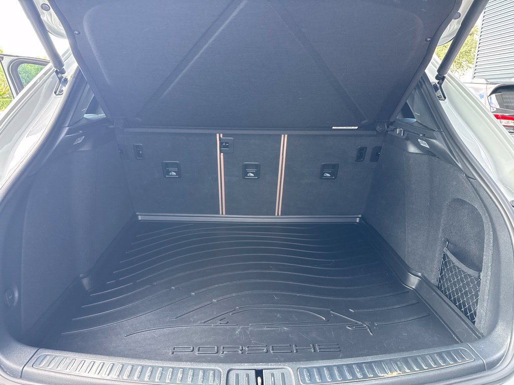 Certified 2024 Porsche Macan AWD/4WD image 10
