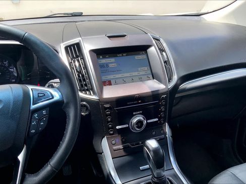 Used 2018 Ford Edge Titanium w/ Equipment Group 301A FWD image 15
