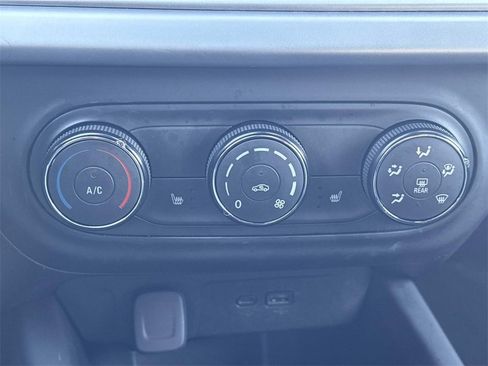 Used 2024 Chevrolet Trax RS w/ Driver Confidence Package image 32