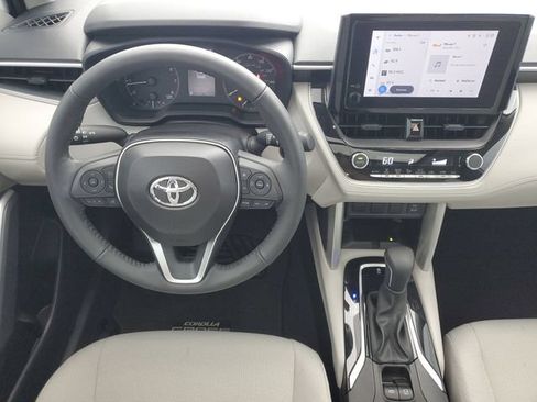Used 2024 Toyota Corolla Cross LE FWD image 17