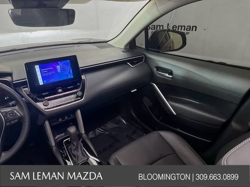 Used 2025 Toyota Corolla Cross XLE w/ Convenience Package FWD image 24