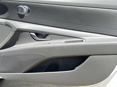 Used 2024 Hyundai Elantra SEL FWD image 18