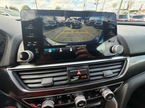 Used 2018 Honda Accord Sport image 14