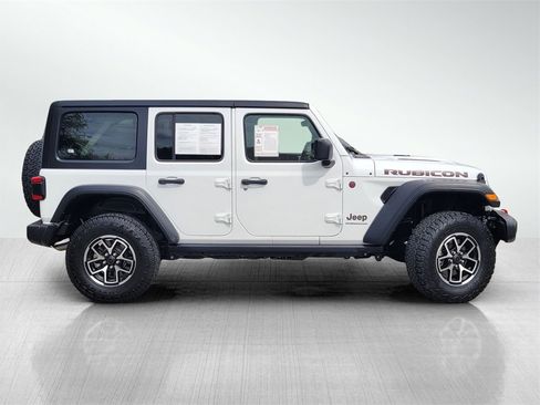 Used 2024 Jeep Wrangler Unlimited Rubicon image 3