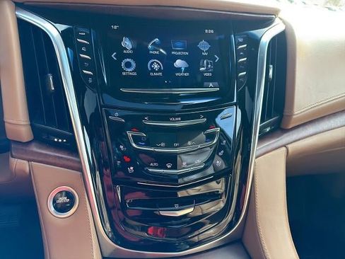 Used 2017 Cadillac Escalade ESV Platinum image 34