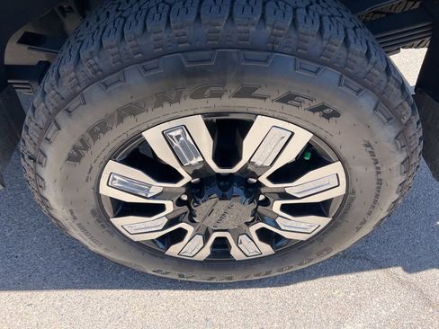 Used 2025 GMC Sierra 3500 Denali w/ Technology Package AWD/4WD image 29