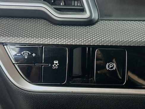 Used 2025 Kia Sportage LX image 17