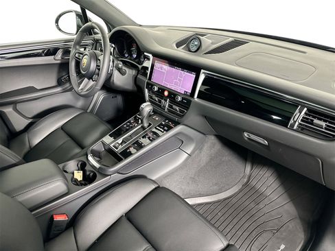 Certified 2026 Porsche Macan image 29