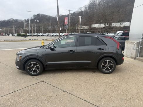 Used 2023 Kia Niro EX w/ EX Cold Weather Package image 4