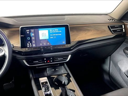 Used 2025 Volkswagen Atlas SE FWD image 5