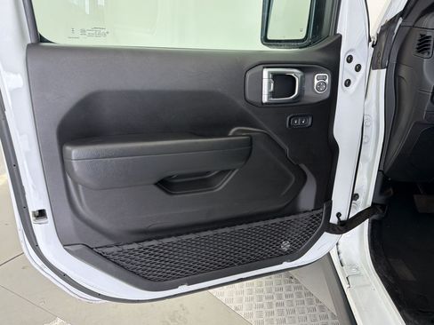 Used 2025 Jeep Wrangler Unlimited Rubicon AWD/4WD image 12