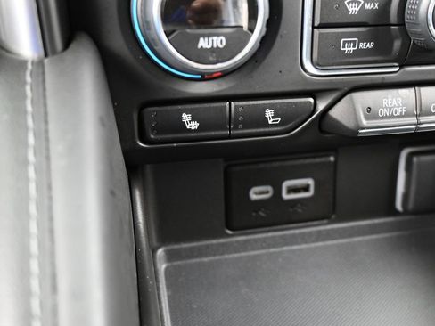 Used 2024 Chevrolet Suburban Z71 image 27