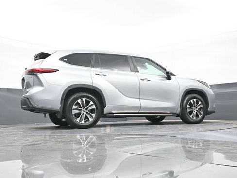 Used 2023 Toyota Highlander XLE FWD image 30