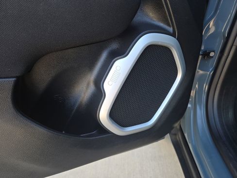 Used 2018 Jeep Renegade Latitude image 30