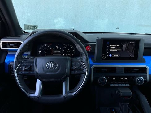 Used 2025 Toyota Tacoma TRD Off-Road image 12