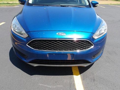 Used 2018 Ford Focus SE w/ Cold Weather Package FWD image 10