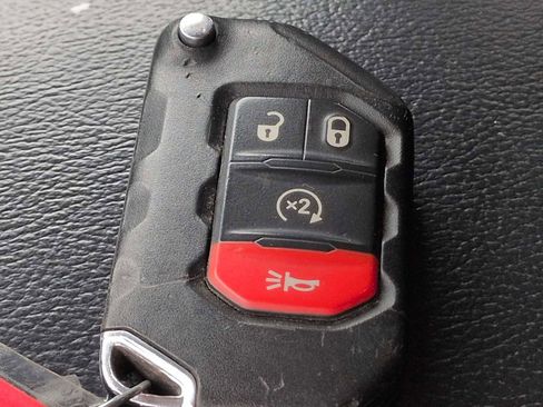 Used 2018 Jeep Wrangler Unlimited Sahara AWD/4WD image 35