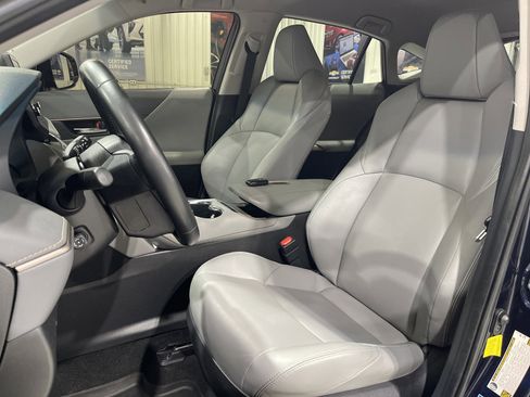 Used 2022 Toyota Venza XLE image 20