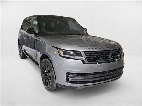 New 2025 Land Rover Range Rover SE image 3