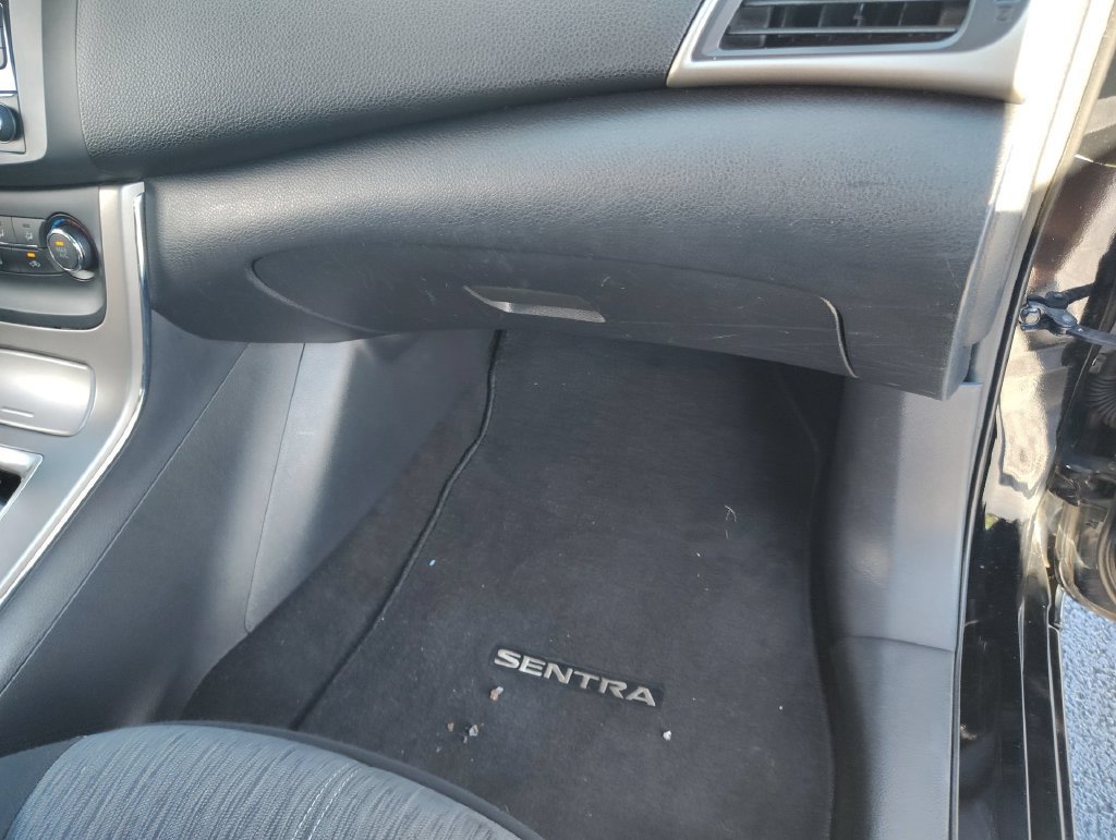 Used 2015 Nissan Sentra SV FWD image 31